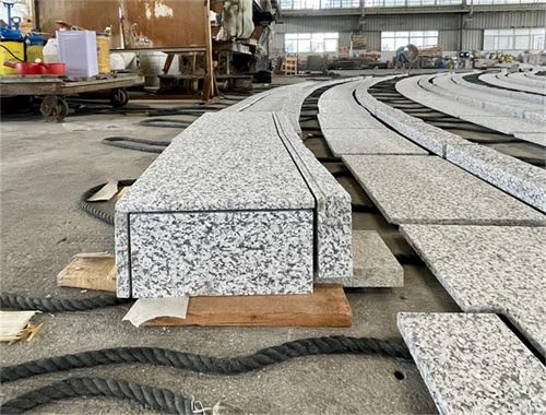 Cầu Thang Ngoài Trời Chống Trơn Trượt