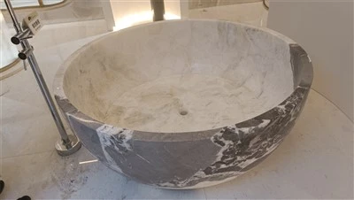 Bồn tắm đá chạm khắc